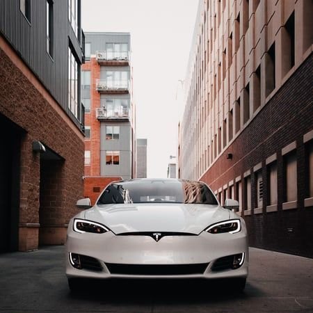 Tesla Model S 白色