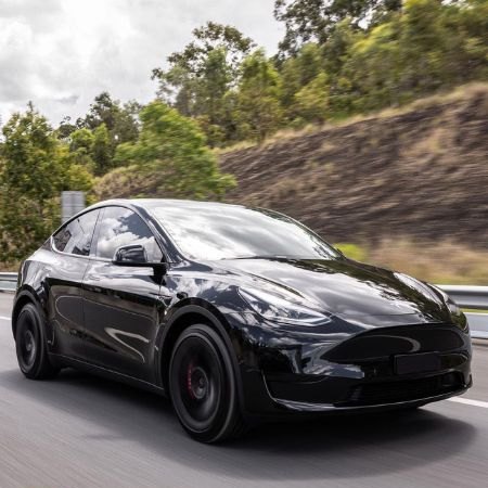 Tesla Model Y 黑色